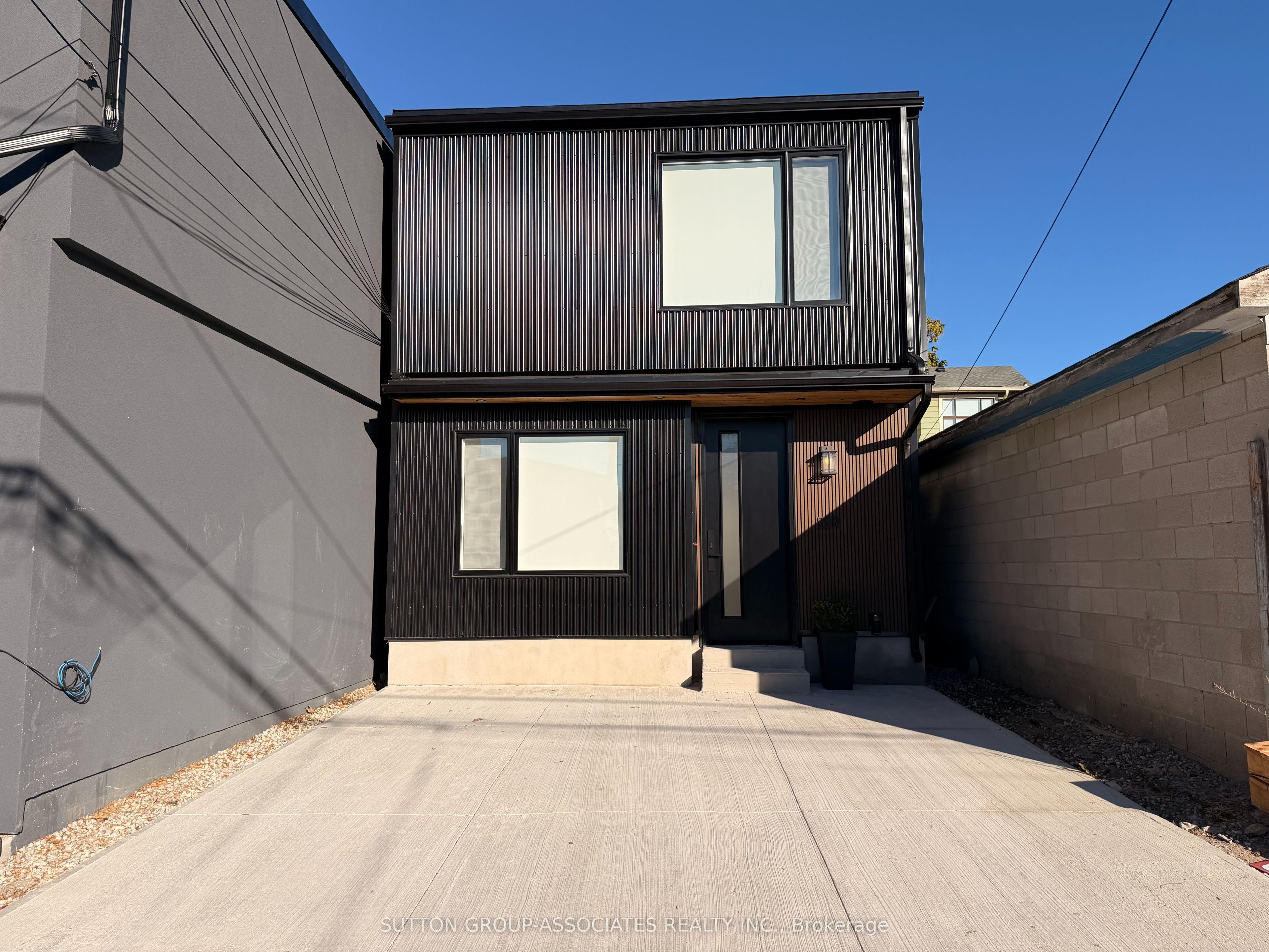 29 Earnscliffe Road Laneway Unit, Toronto, ON M6E 1J4