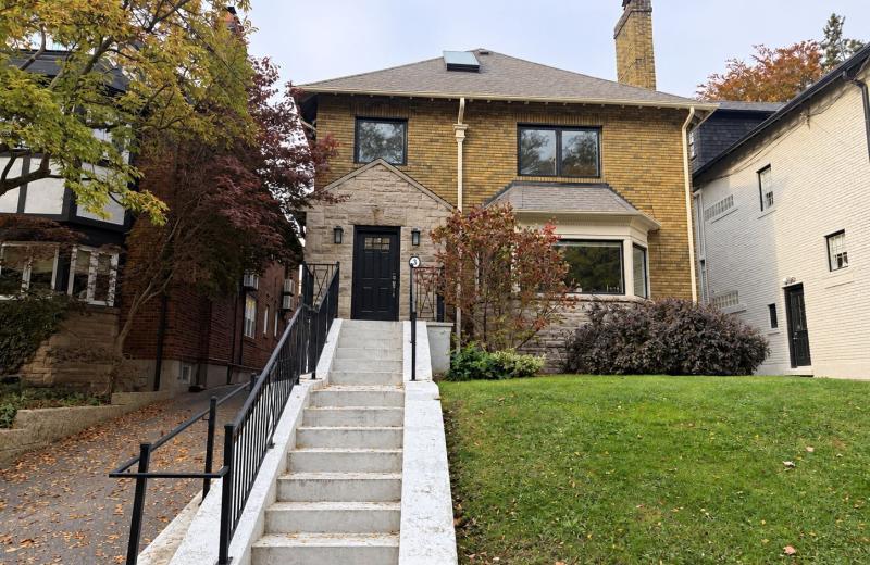 8 Glen Edyth Drive Main, Toronto, ON M4V 2V7