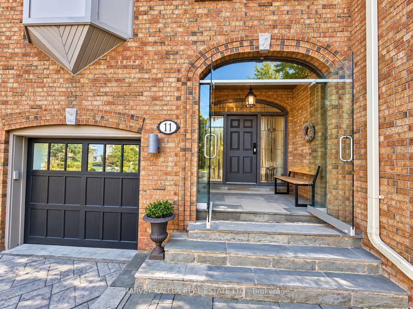 11 York Road, Toronto, ON M2L 1H4
