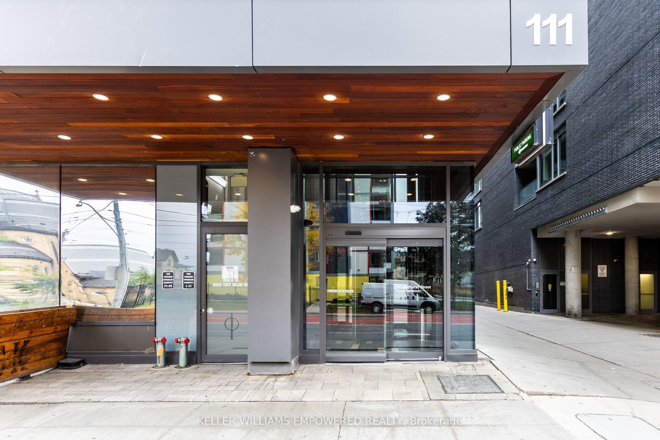 111 Bathurst Street 717, Toronto, ON M5V 0M9