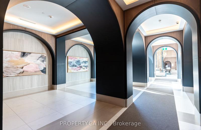 30 Inn On The Park Drive 2402, Toronto, ON M3C 0P7