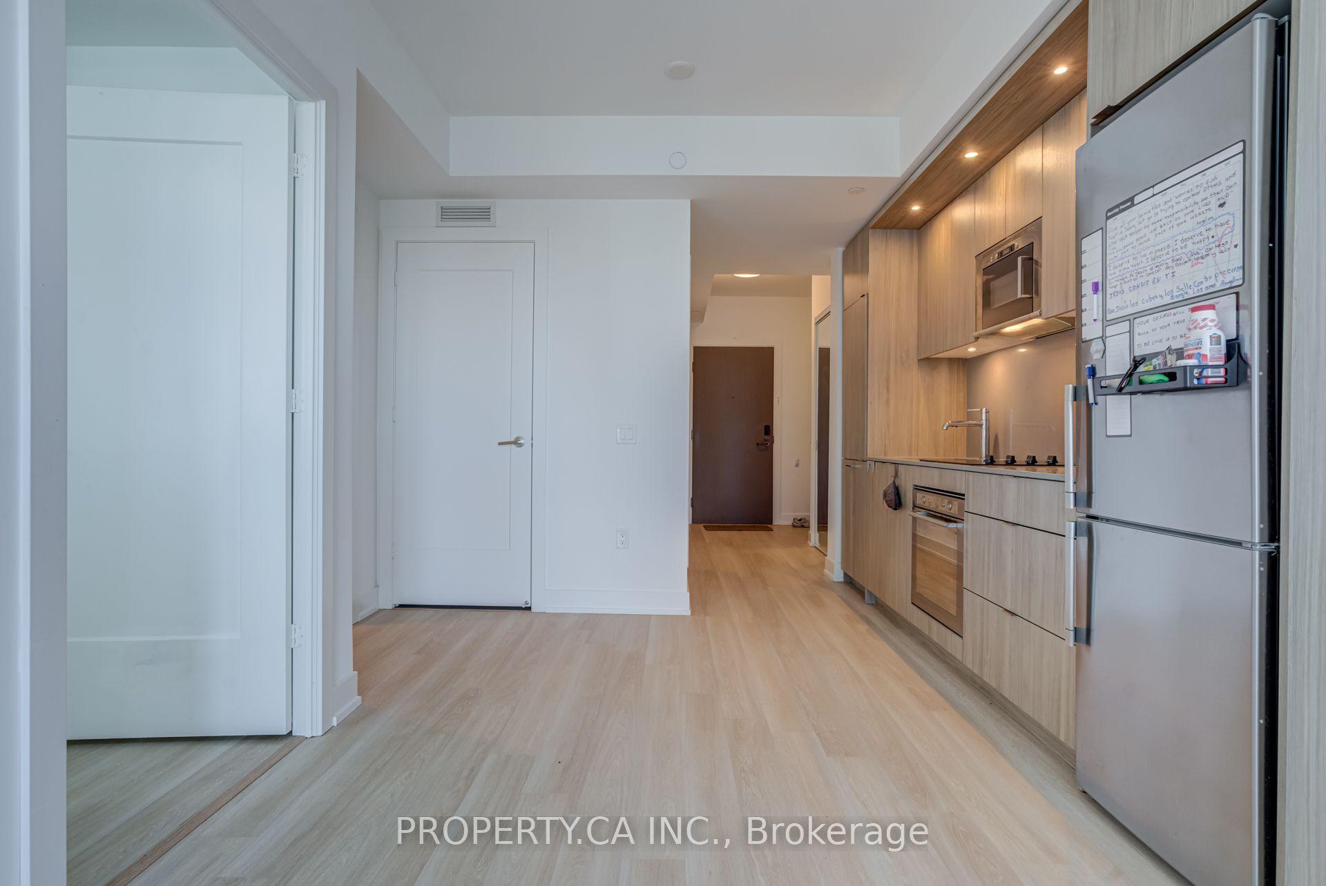 30 Inn On The Park Drive 2402, Toronto, ON M3C 0P7