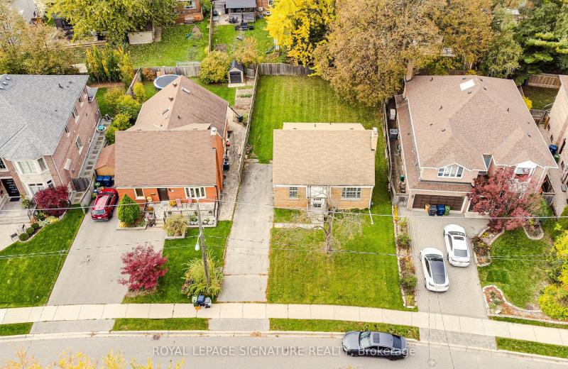 20 Silverton Avenue, Toronto, ON M3H 3E6