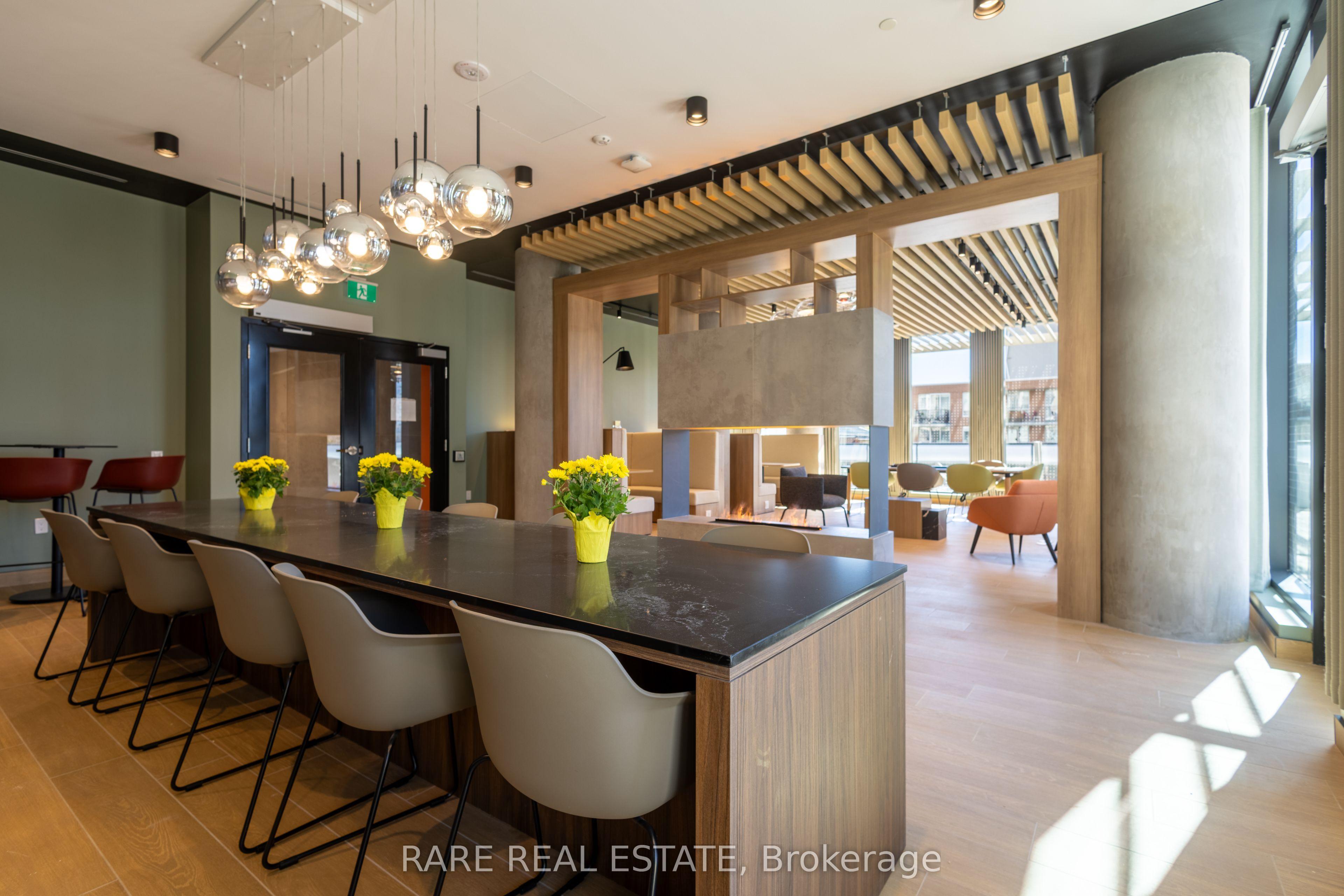 235 Ballioll Street 801, Toronto, ON M4S 1C7
