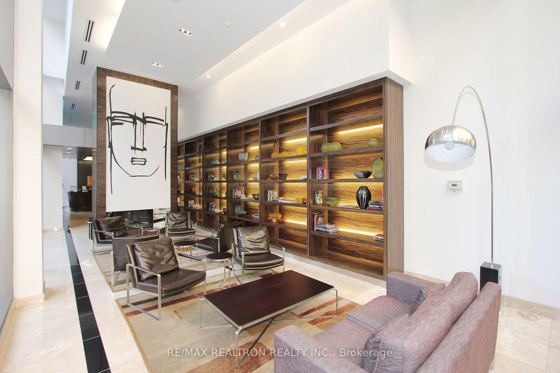 38 Grenville Street 3305, Toronto, ON M4Y 1A5