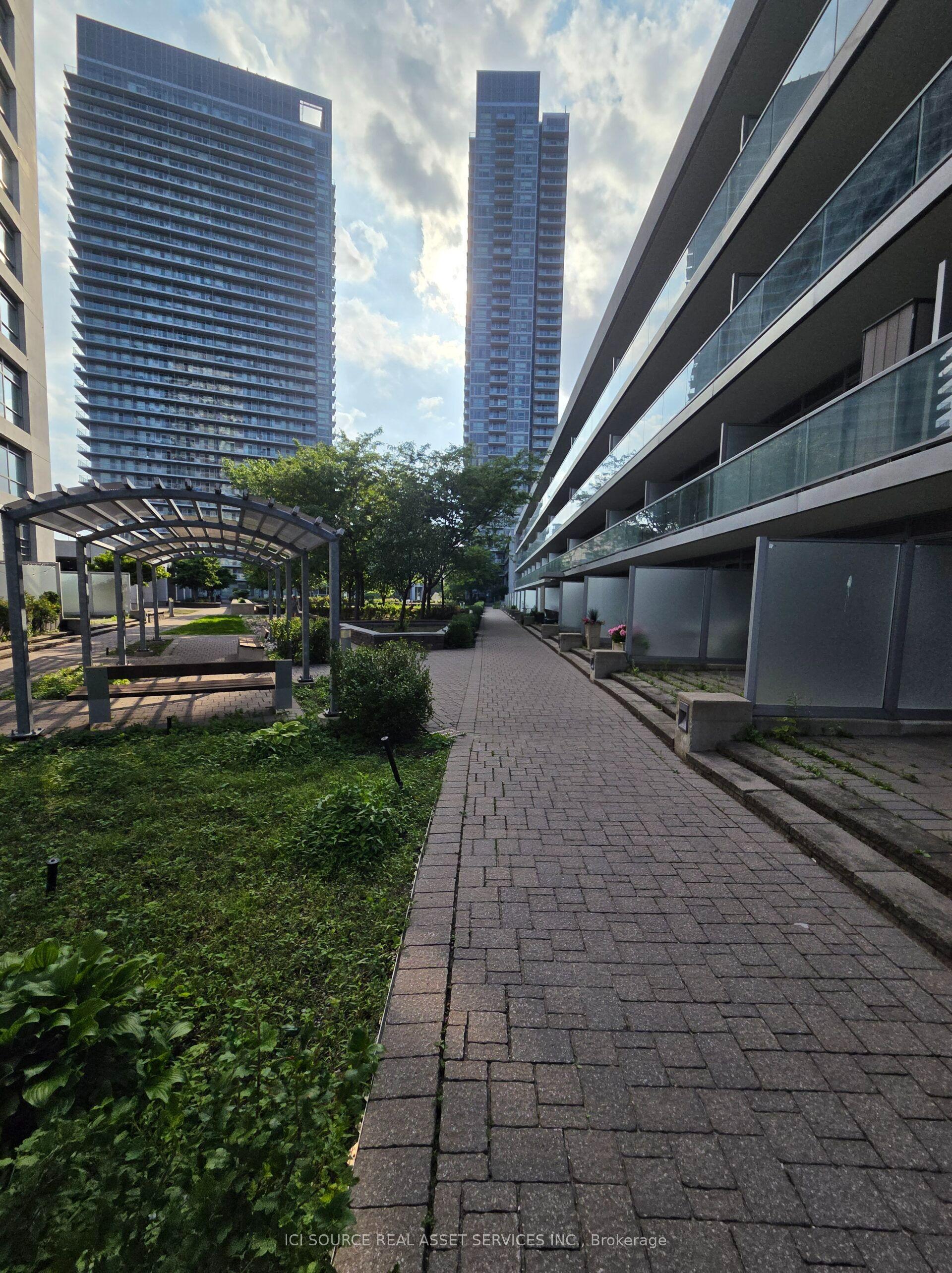 2035 Sheppard Avenue E 221, Toronto, ON M2J 0A8
