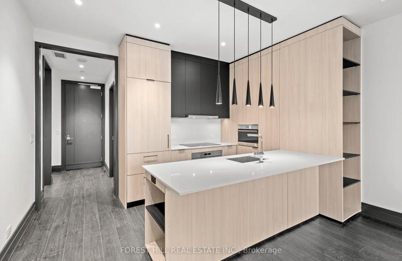 2 Avenue Road 704, Toronto, ON M5R 0C6