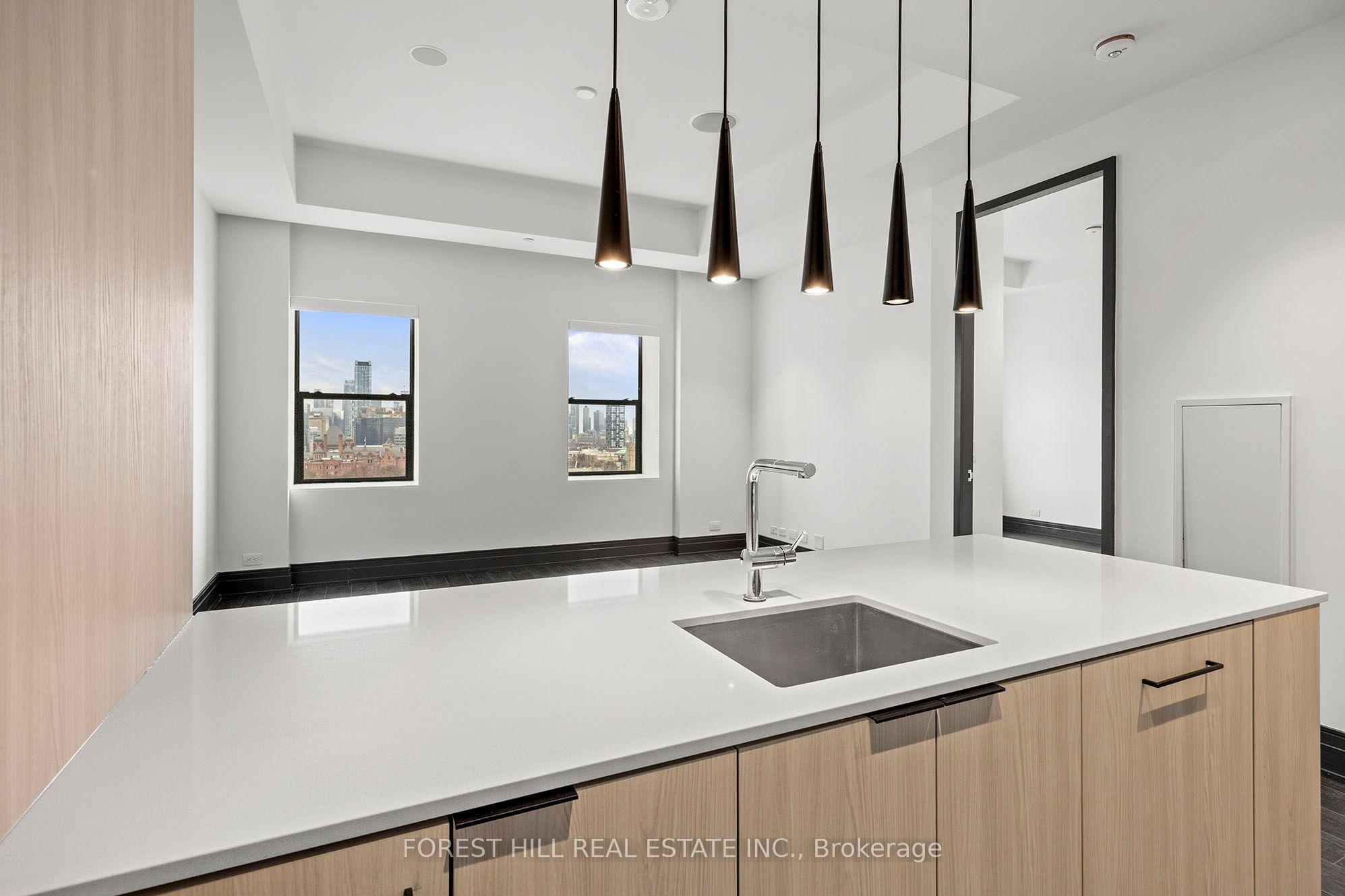 2 Avenue Road 704, Toronto, ON M5R 0C6