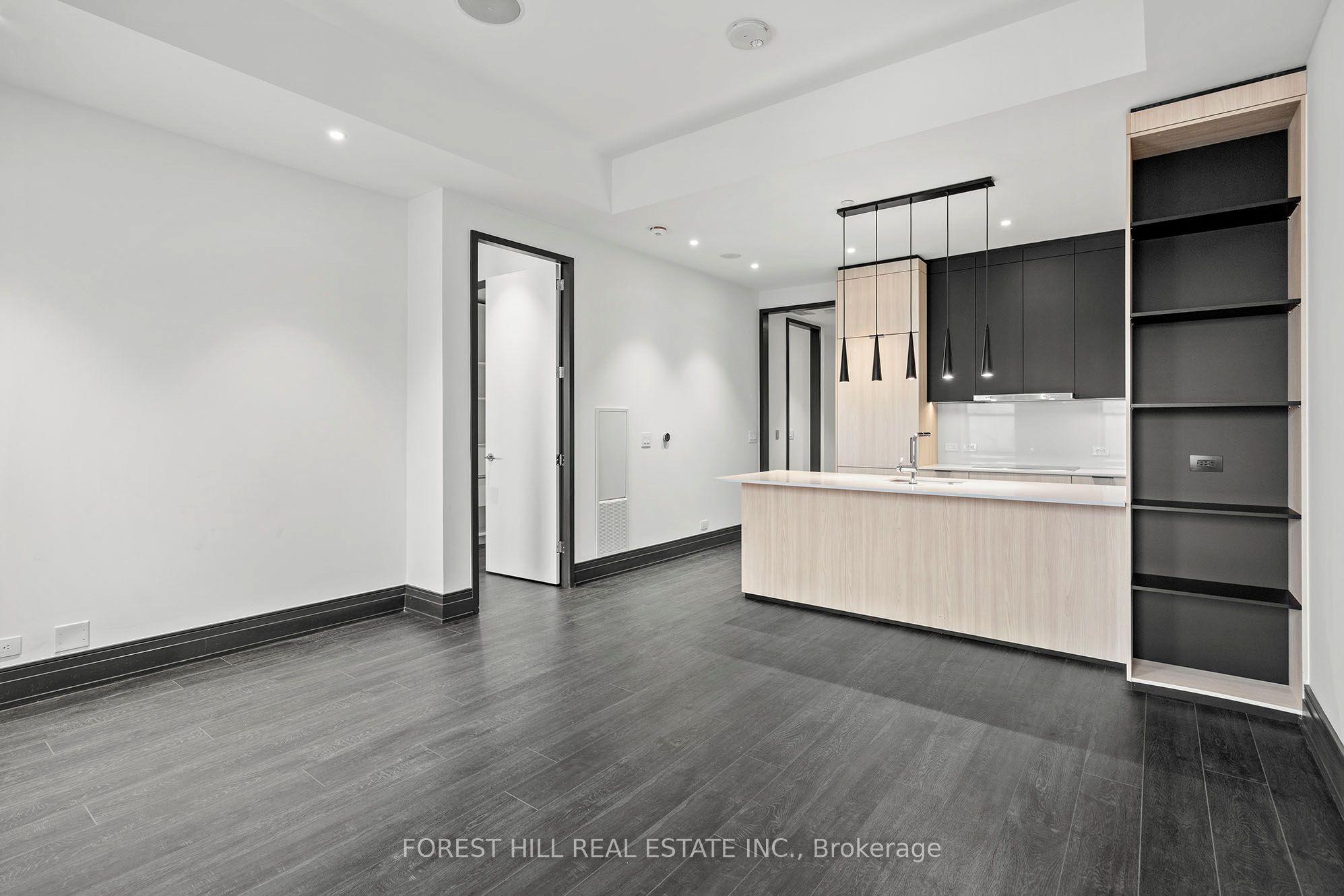2 Avenue Road 704, Toronto, ON M5R 0C6