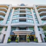 377 Madison Avenue 412, Toronto, ON M4V 3E1