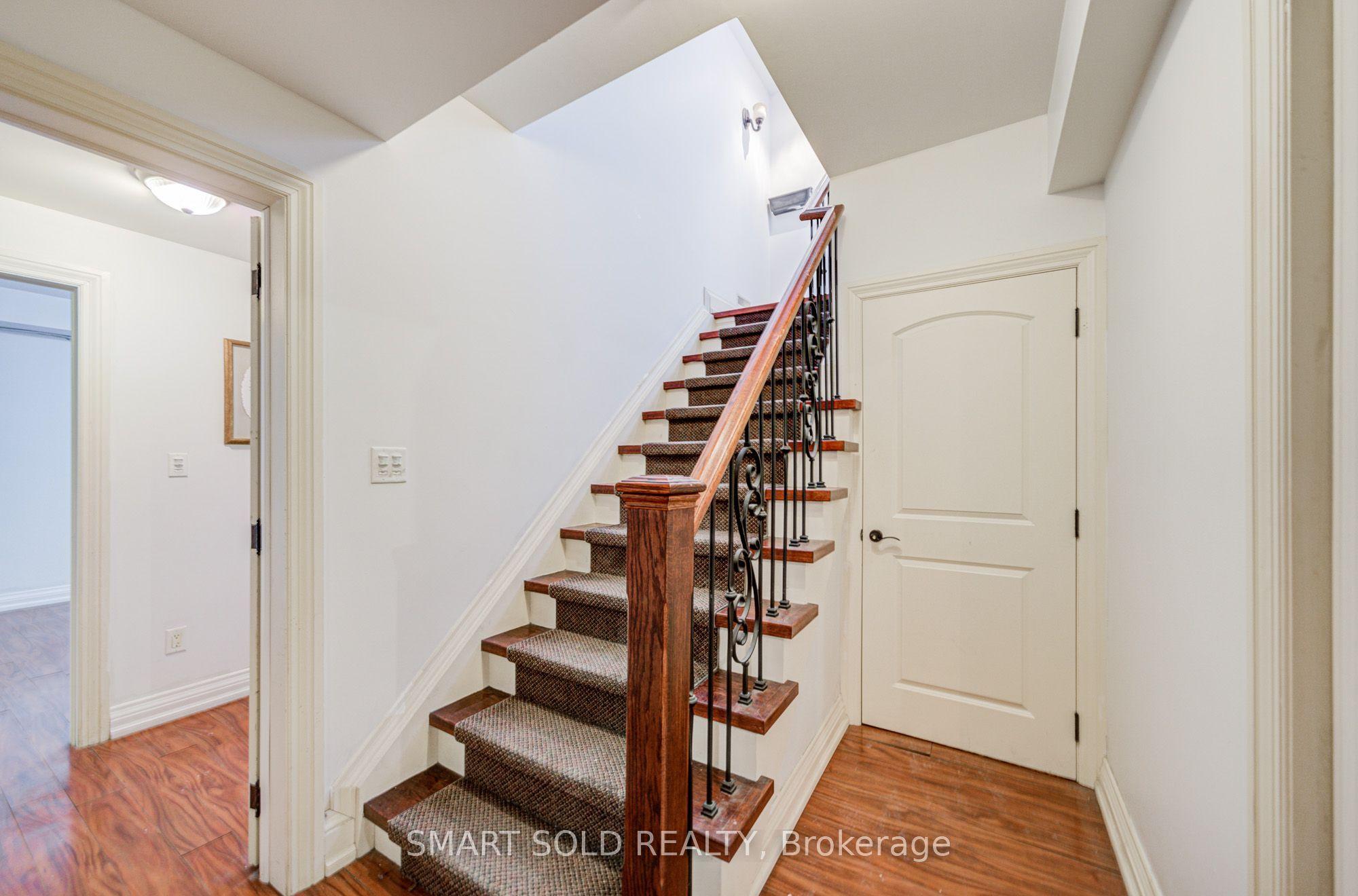 213 Maplehurst Avenue Lower, Toronto, ON M2N 3C3