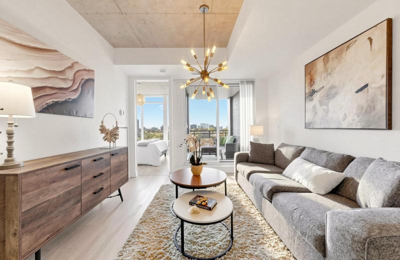 20 Minowan Miikan Lane 814, Toronto, ON M6J 0E5