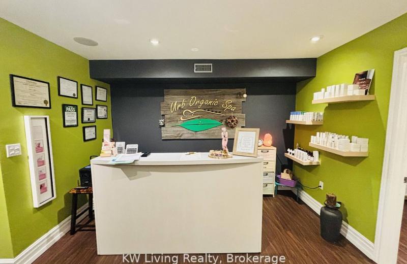 701 Mount Pleasant Road Second Floor, Toronto, ON M4S 2N4