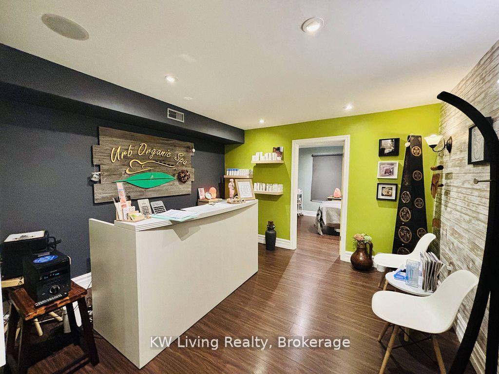 701 Mount Pleasant Road Second Floor, Toronto, ON M4S 2N4