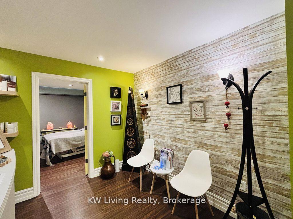 701 Mount Pleasant Road Second Floor, Toronto, ON M4S 2N4