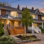58 Ellsworth Avenue Main, Toronto, ON M6G 2K3