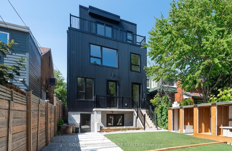7 Earnscliffe Road 1, Toronto, ON M6E 1J4