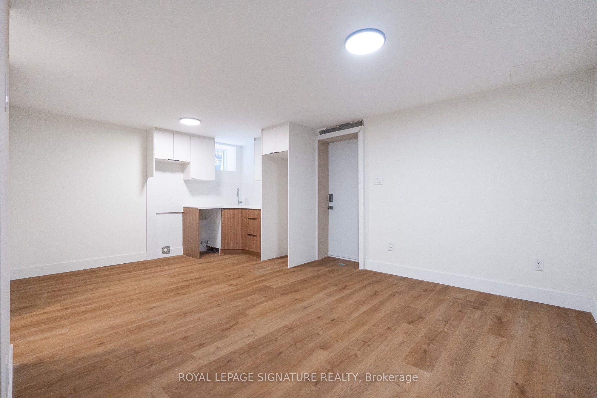 7 Earnscliffe Road 1, Toronto, ON M6E 1J4