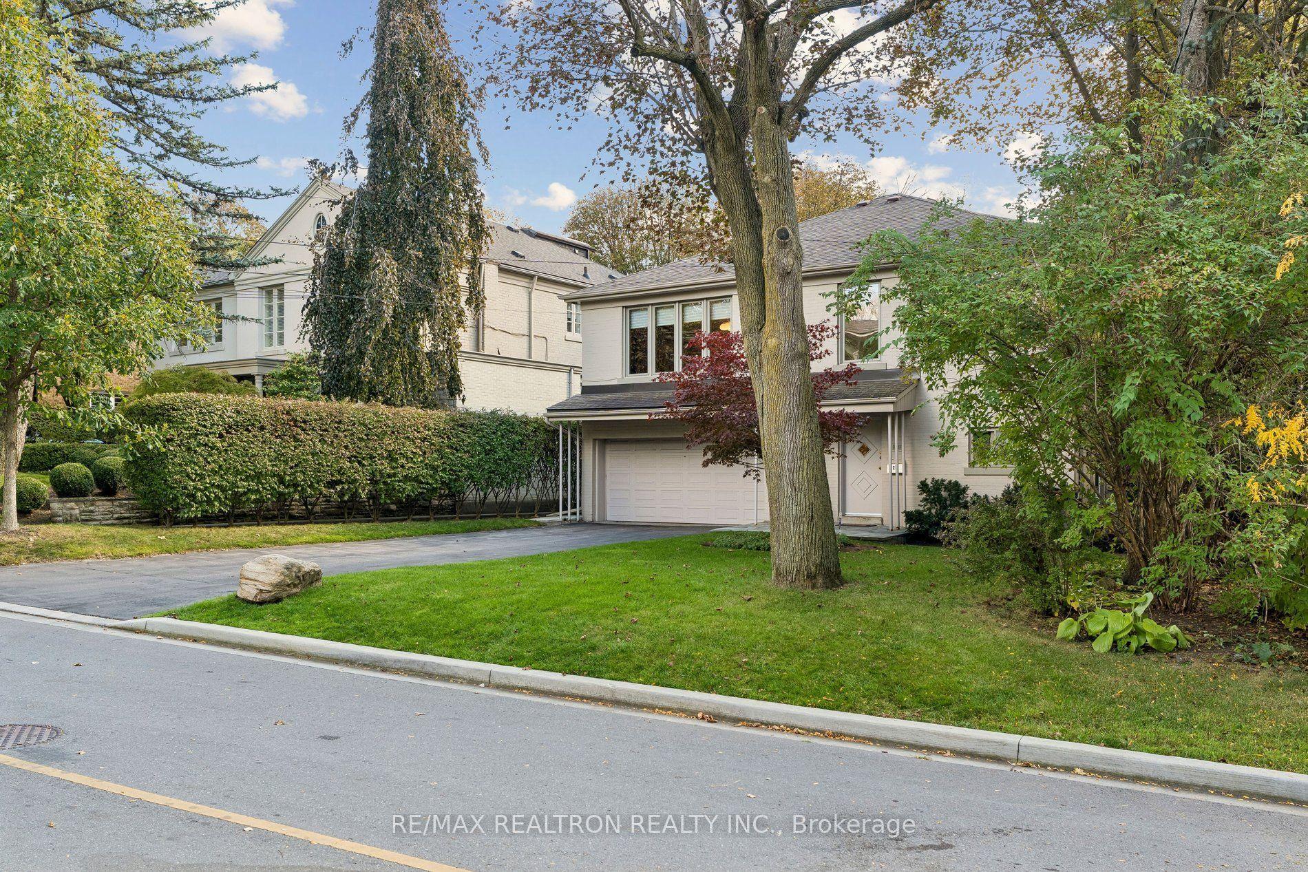 21 Ridgewood Road, Toronto, ON M5P 1T4
