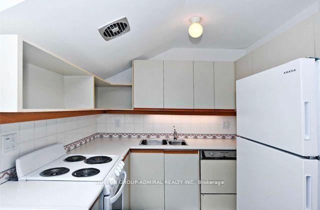 406 Roehampton Avenue 2, Toronto, ON M4P 1S4