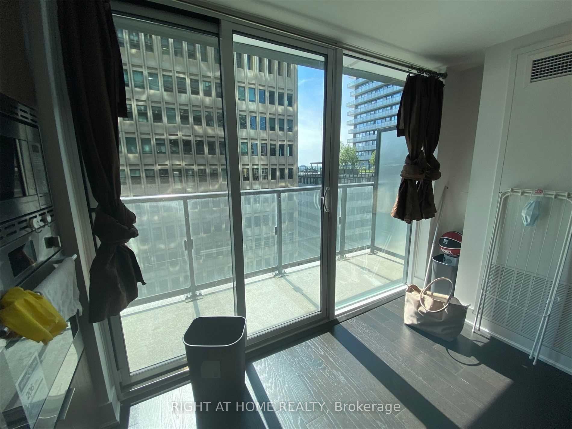 955 Bay Street 1612, Toronto, ON M5S 2A2
