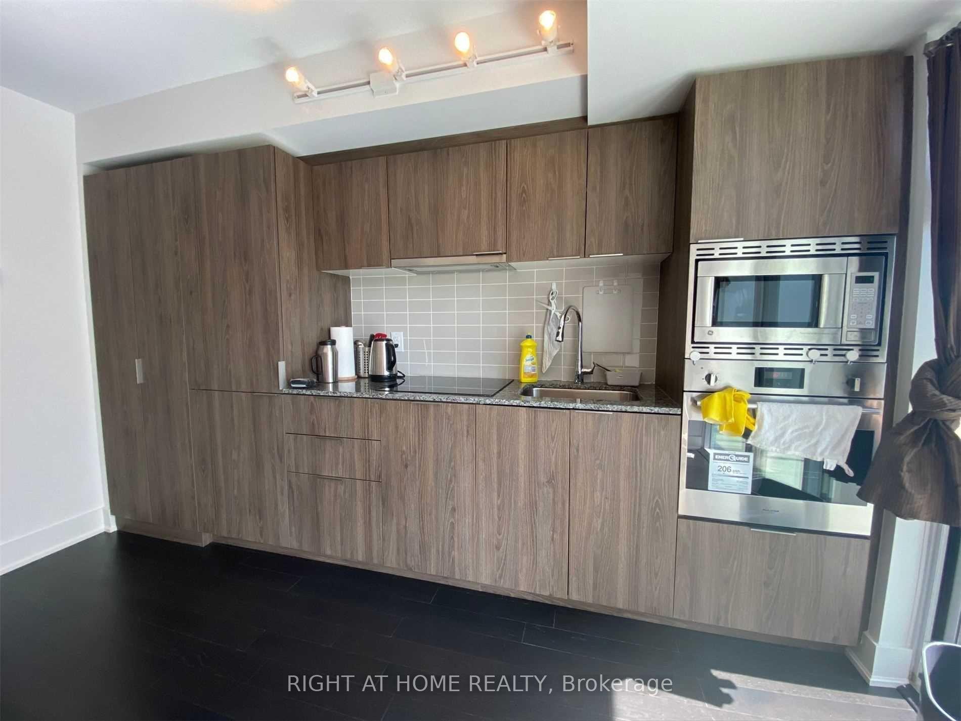 955 Bay Street 1612, Toronto, ON M5S 2A2