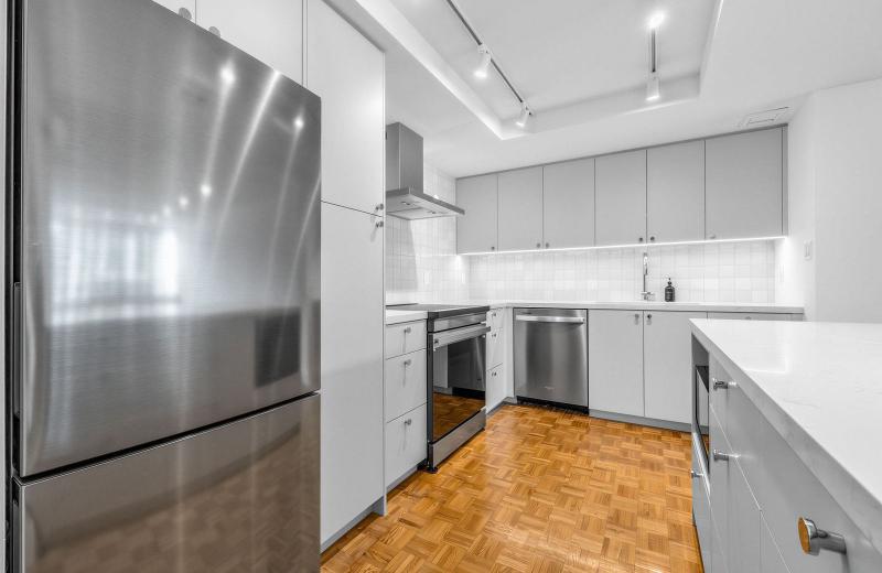 71 Charles Street E 802, Toronto, ON M4Y 2T3