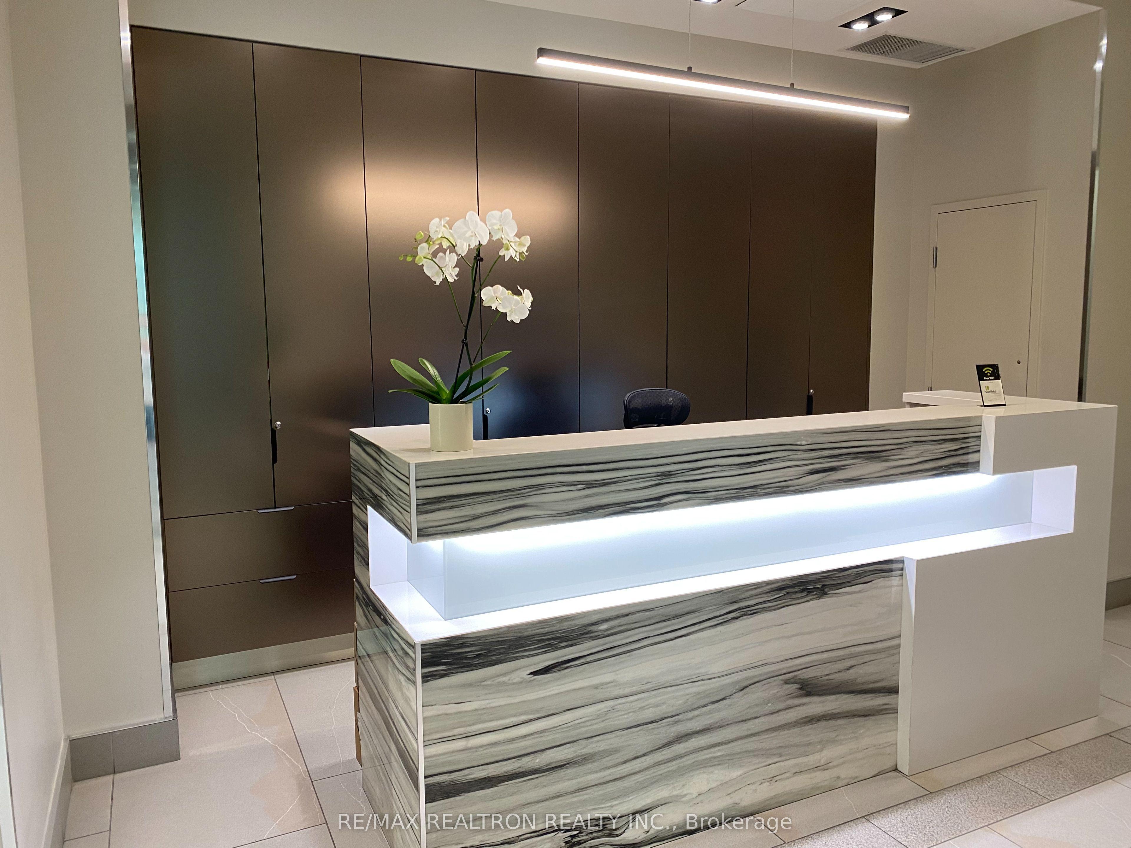 400 Wellington Street W 804, Toronto, ON M5V 0B5