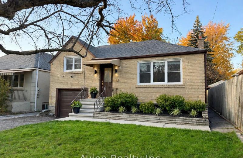 58 Abitibi Avenue, Toronto, ON M2M 2V4