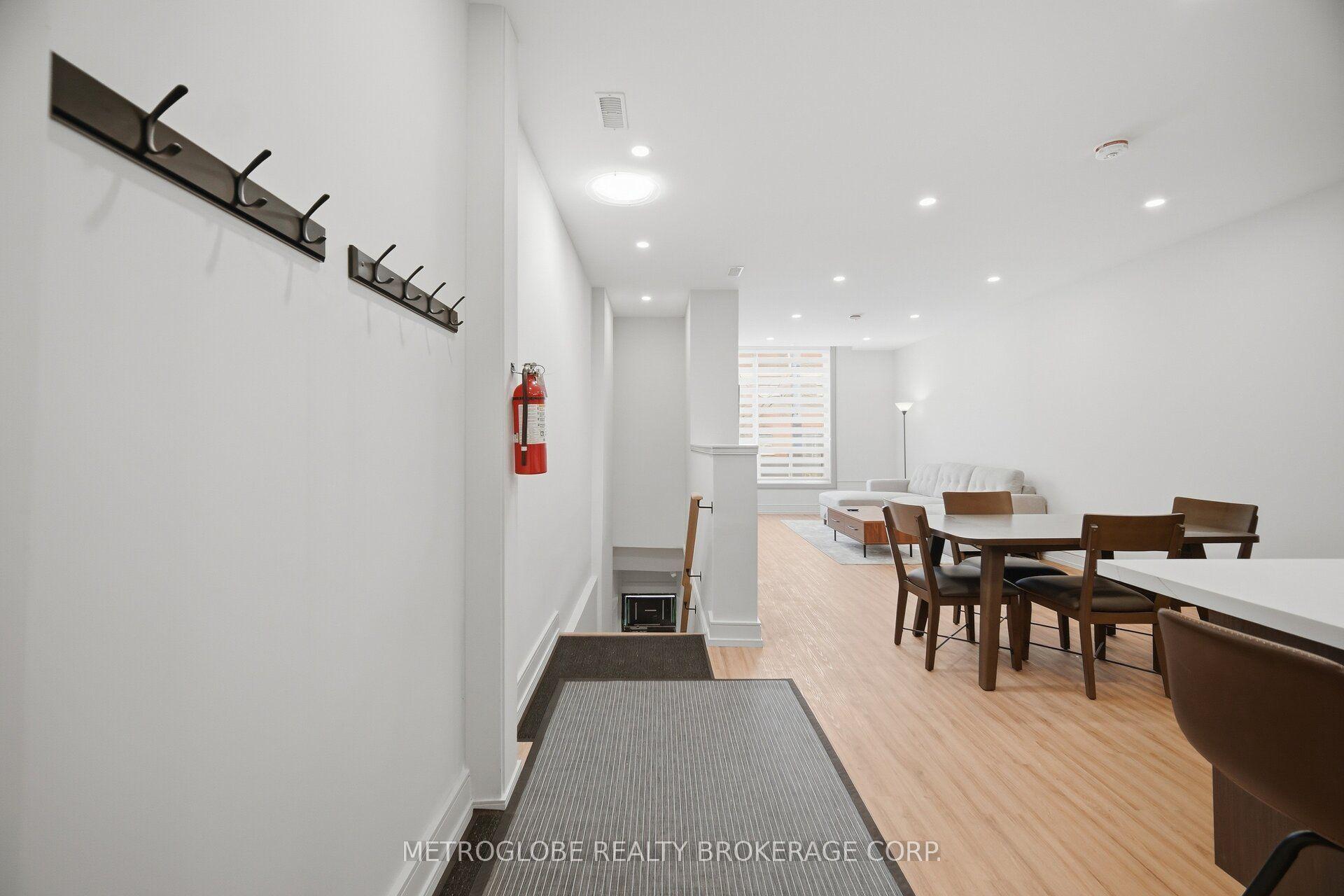 587A College Street 2nd Floor, Toronto, ON M6G 1B2