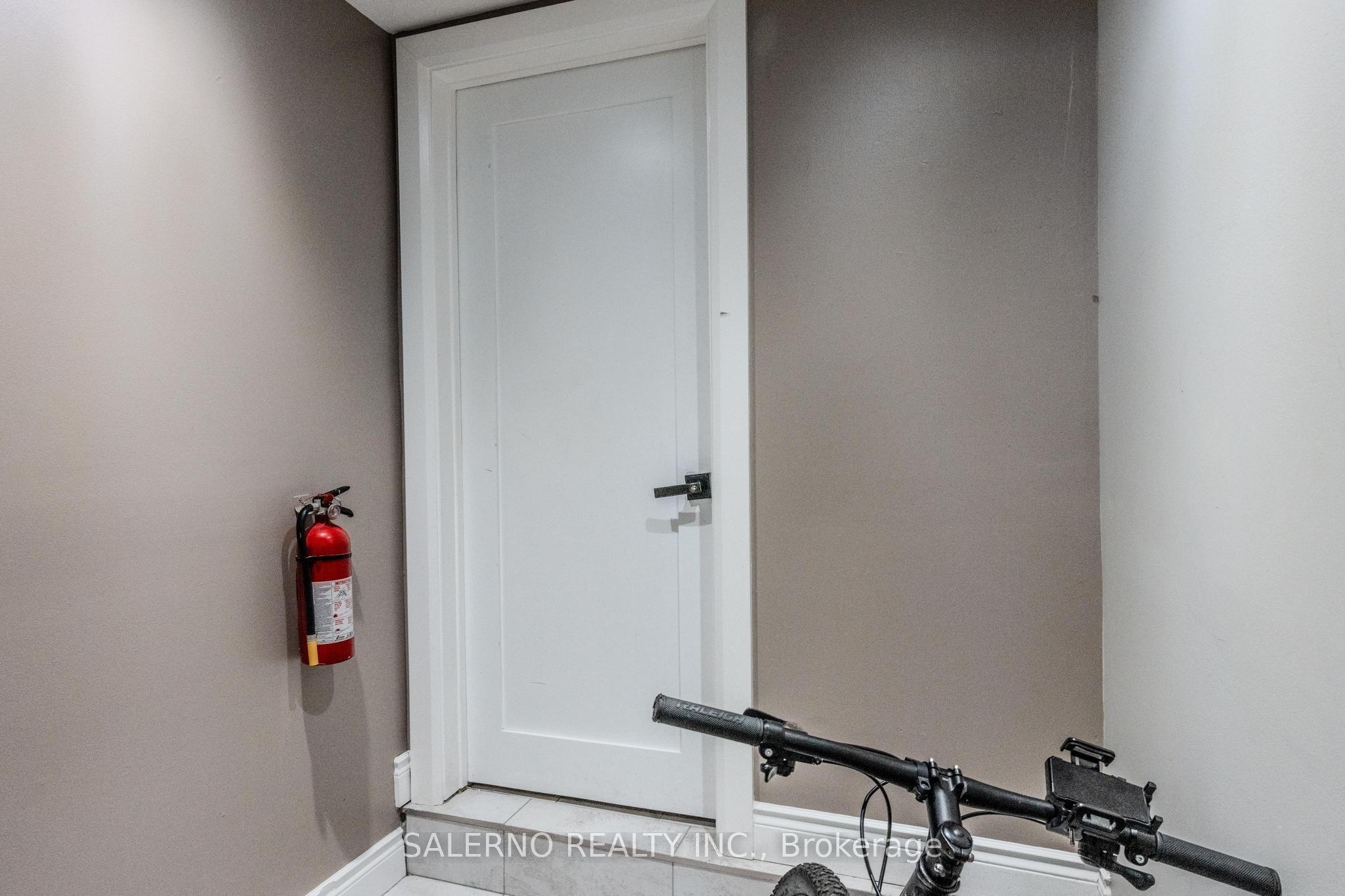756 Dundas Street W Main, Toronto, ON M6J 1T8