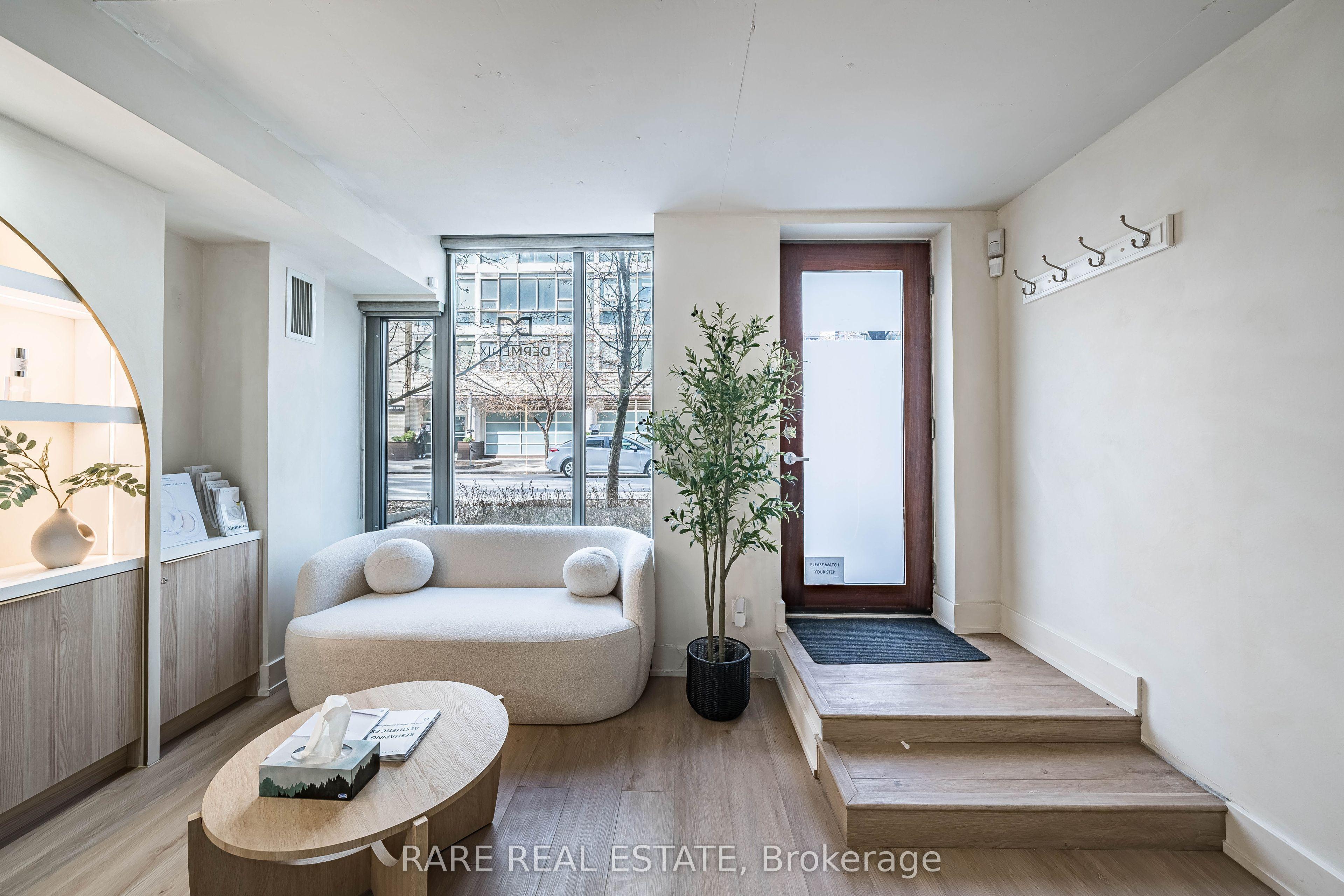 35 Stewart Street, Toronto, ON M5V 2V1