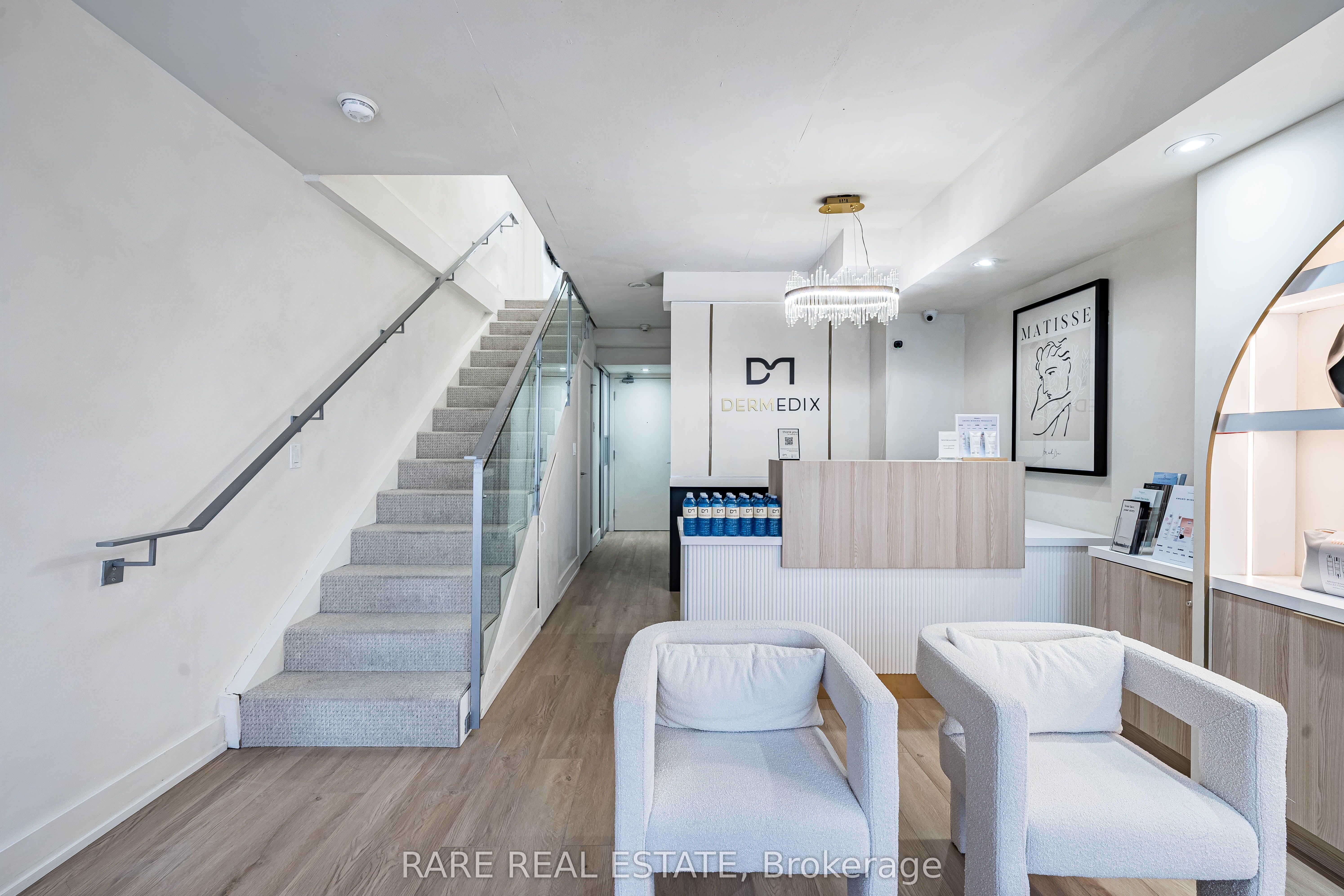 35 Stewart Street, Toronto, ON M5V 2V1