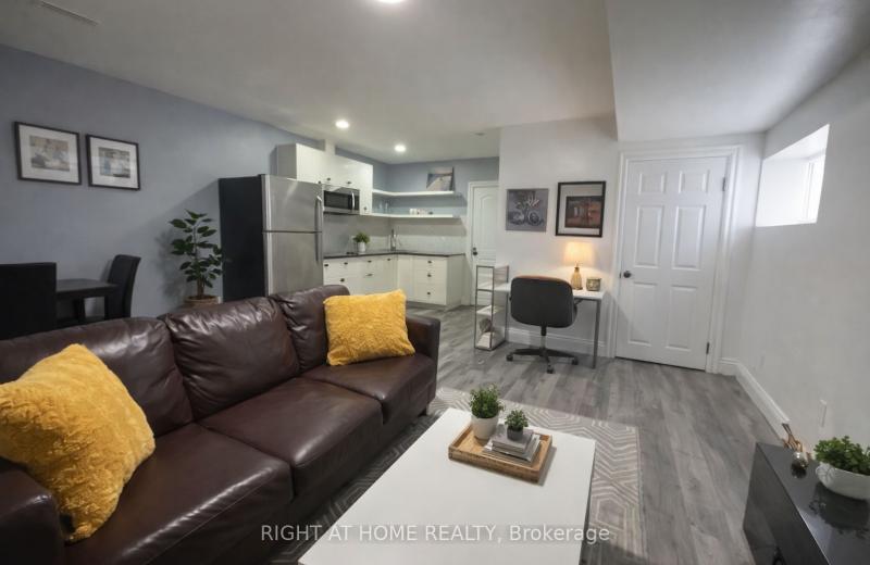 214 Clanton Park Road, Toronto, ON M3H 2G1