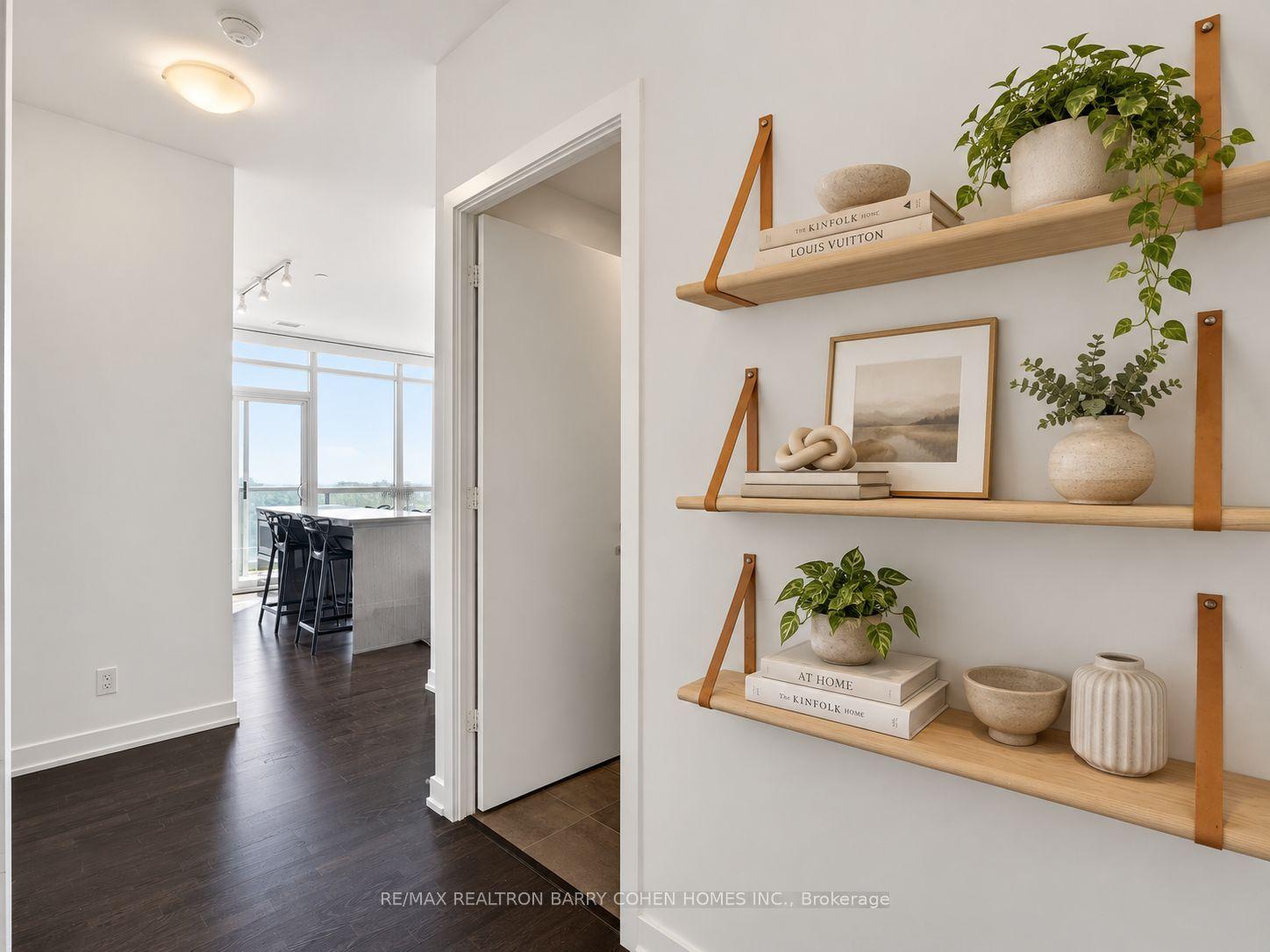 501 St Clair Avenue W 1707, Toronto, ON M5P 0A2