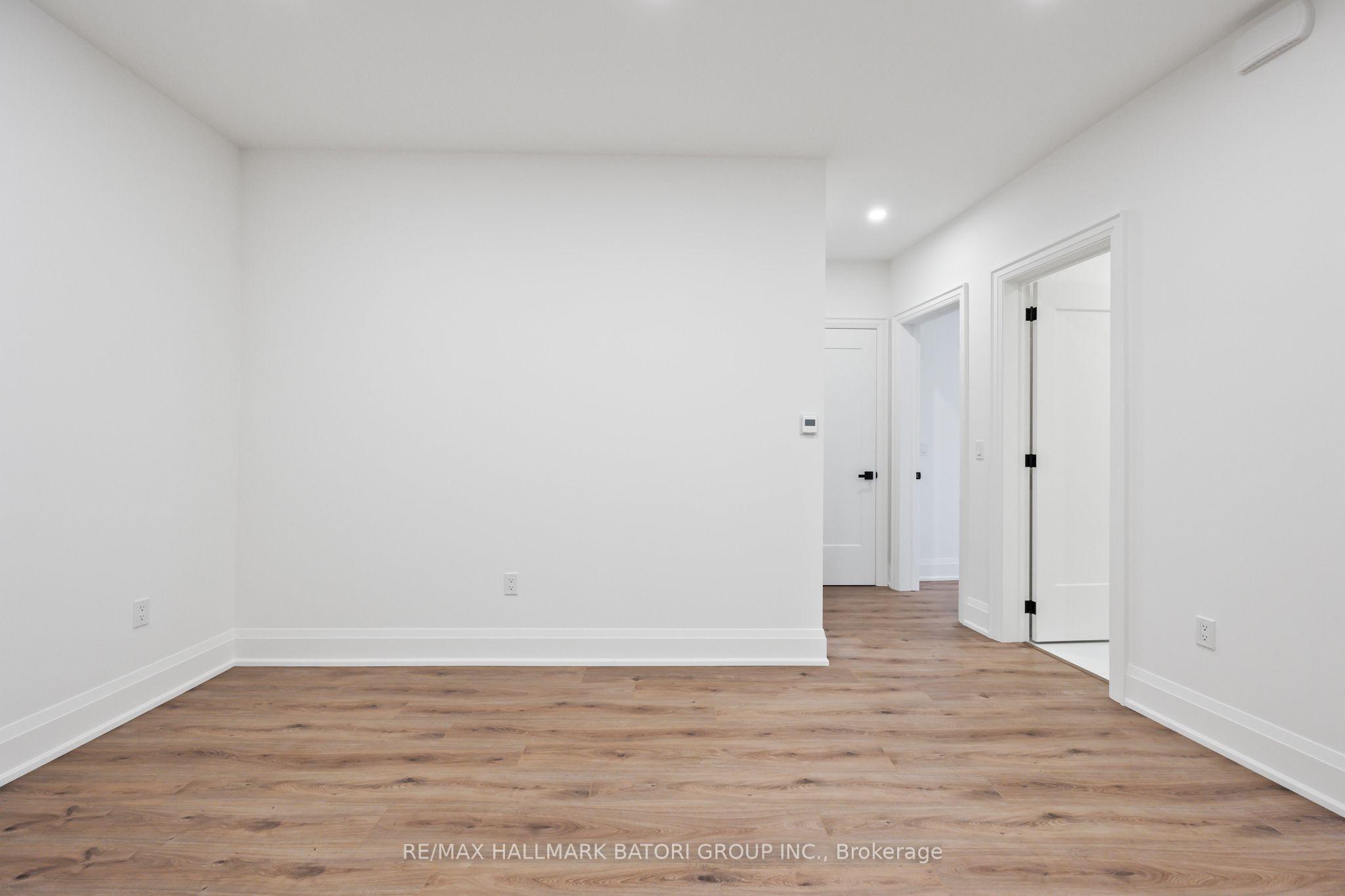18 Keewatin Avenue 2, Toronto, ON M4P 1Z8
