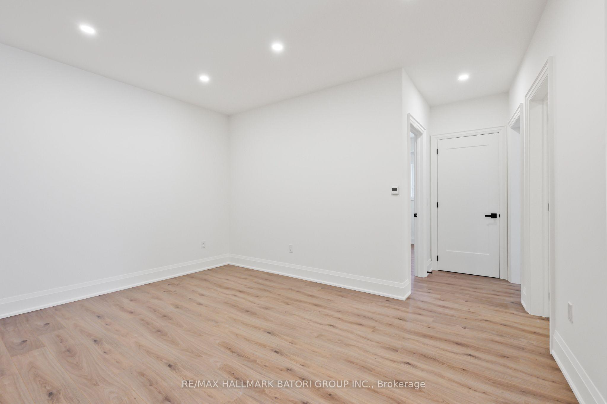 18 Keewatin Avenue 2, Toronto, ON M4P 1Z8
