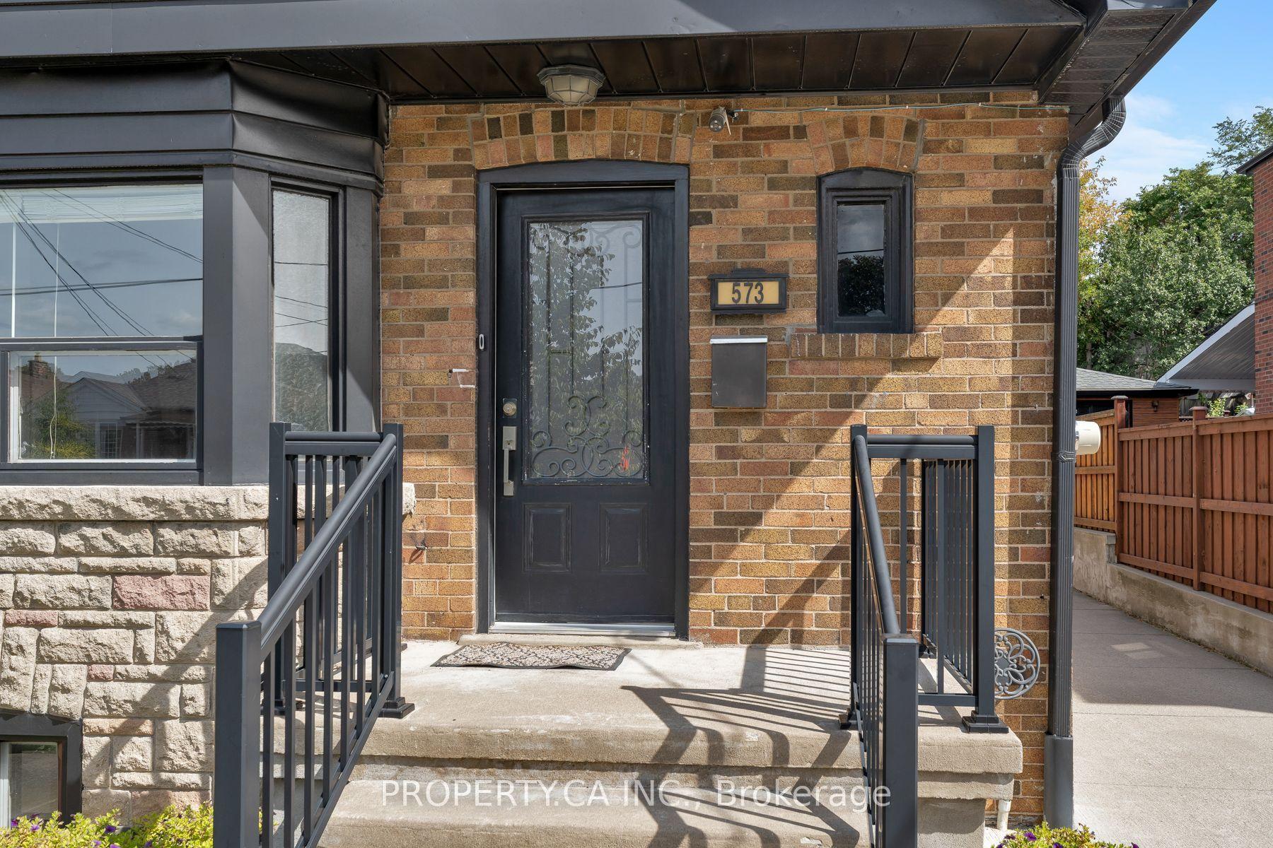 573 Northcliffe Boulevard, Toronto, ON M6E 3L6