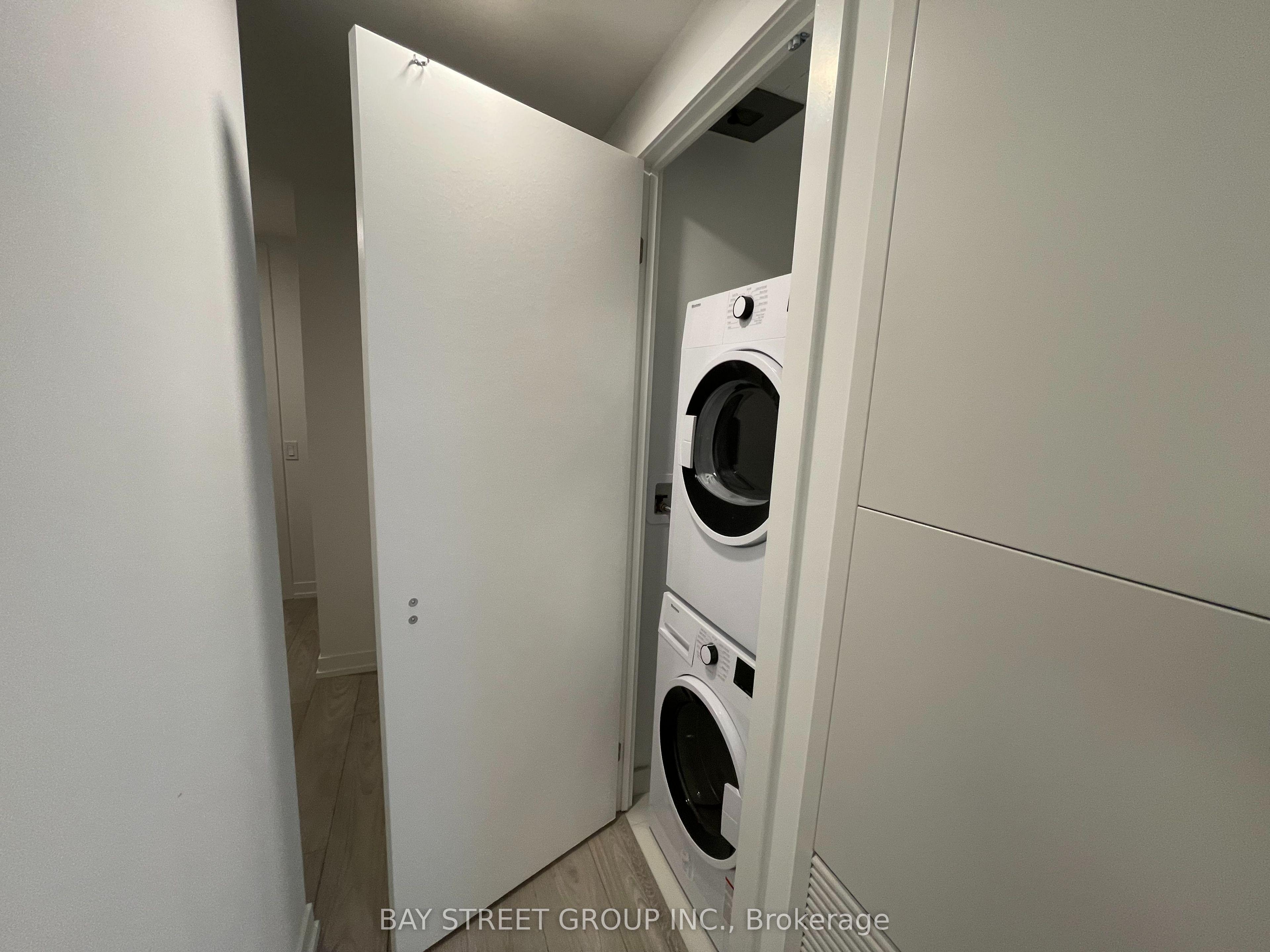 82 Dalhousie Street 2701, Toronto, ON M5B 0C5