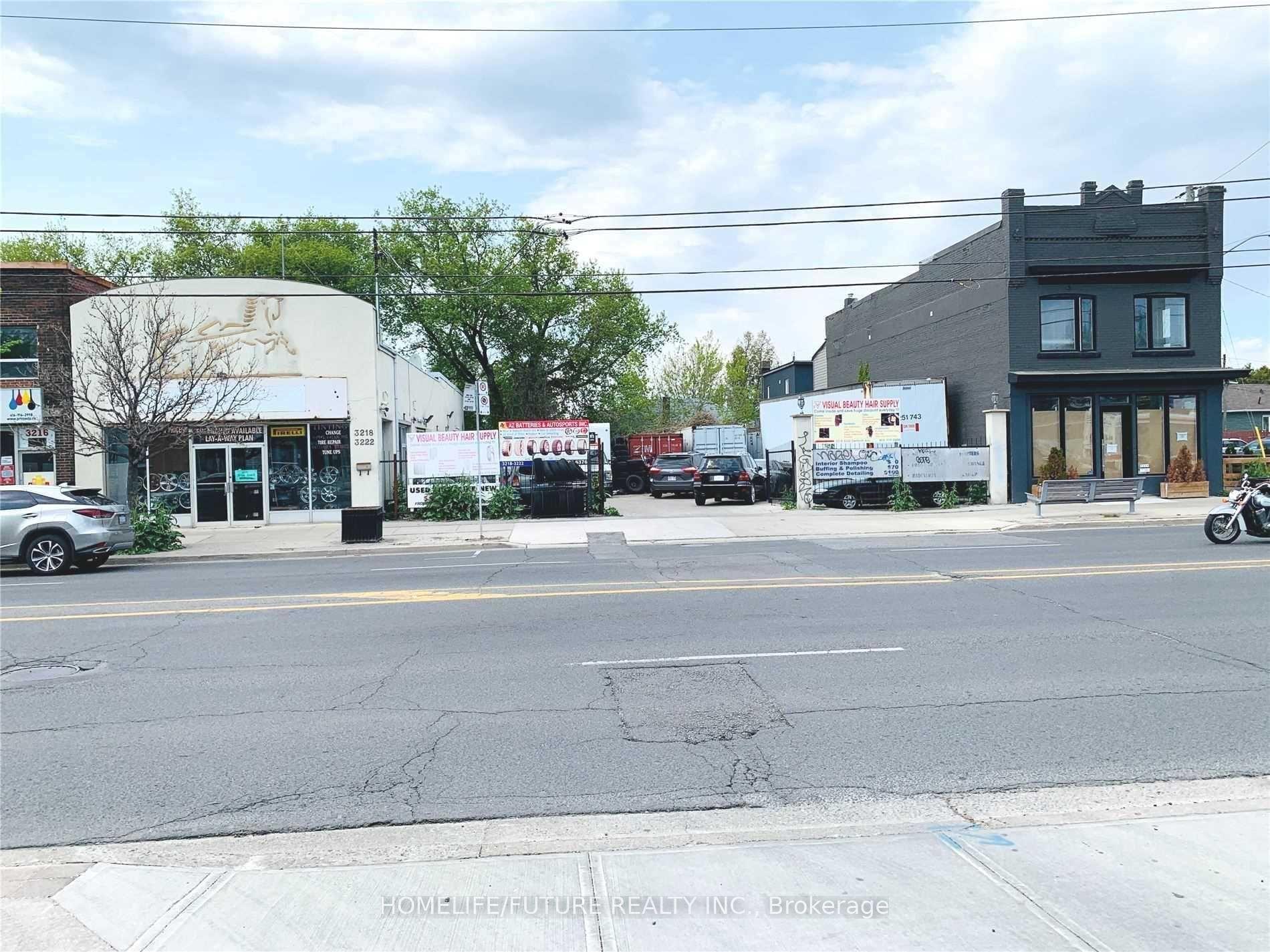 3218 Danforth Avenue, Toronto, ON M1L 1C1