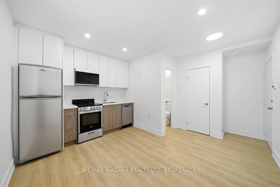 995 O'connor Drive, Toronto, ON M4B 2T1