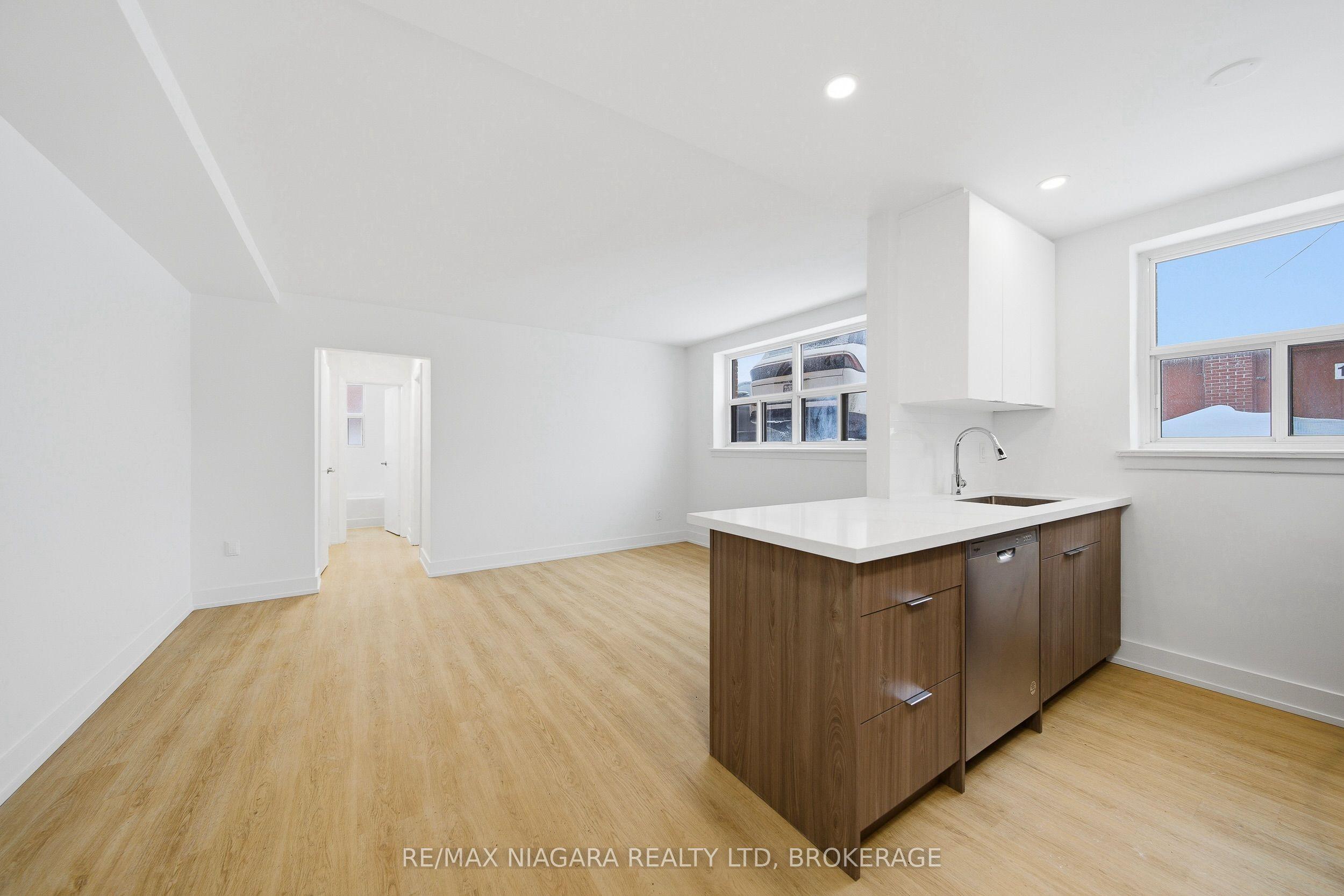 993 O'connor Drive Unit B, Toronto, ON M4B 2T1