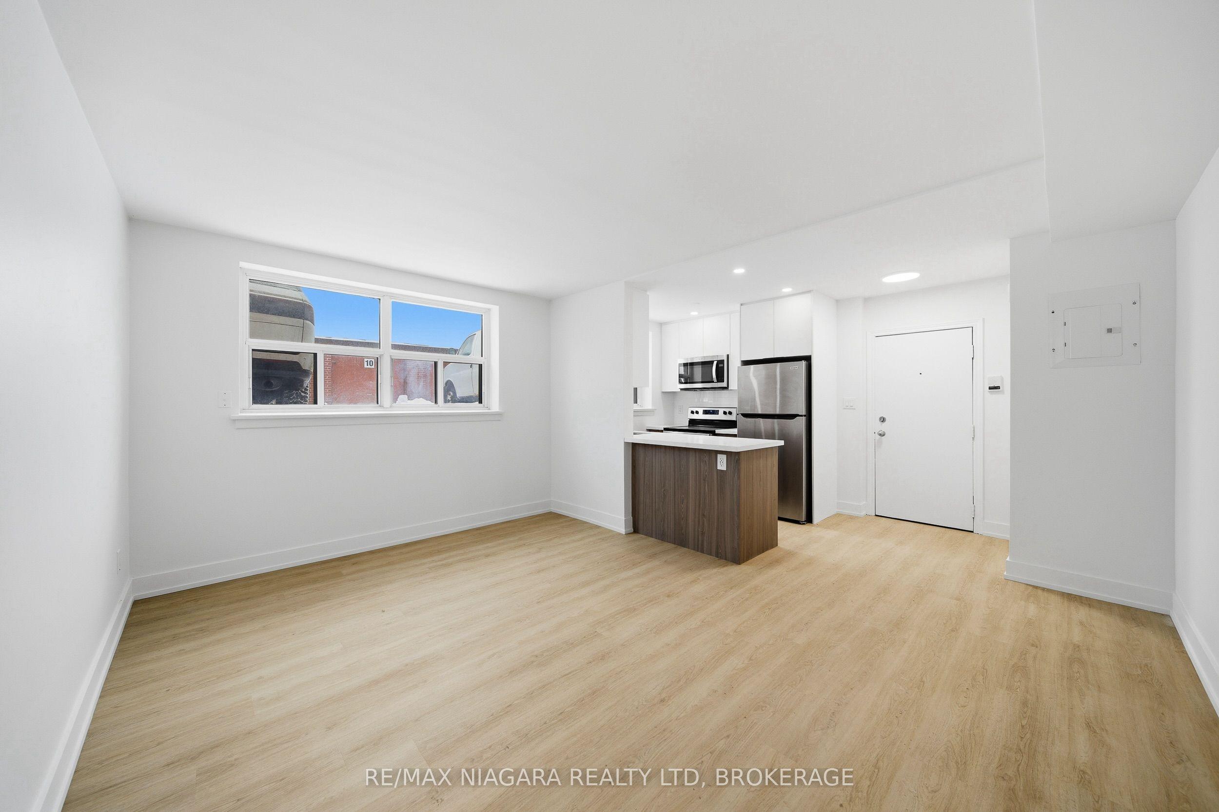 993 O'connor Drive Unit B, Toronto, ON M4B 2T1