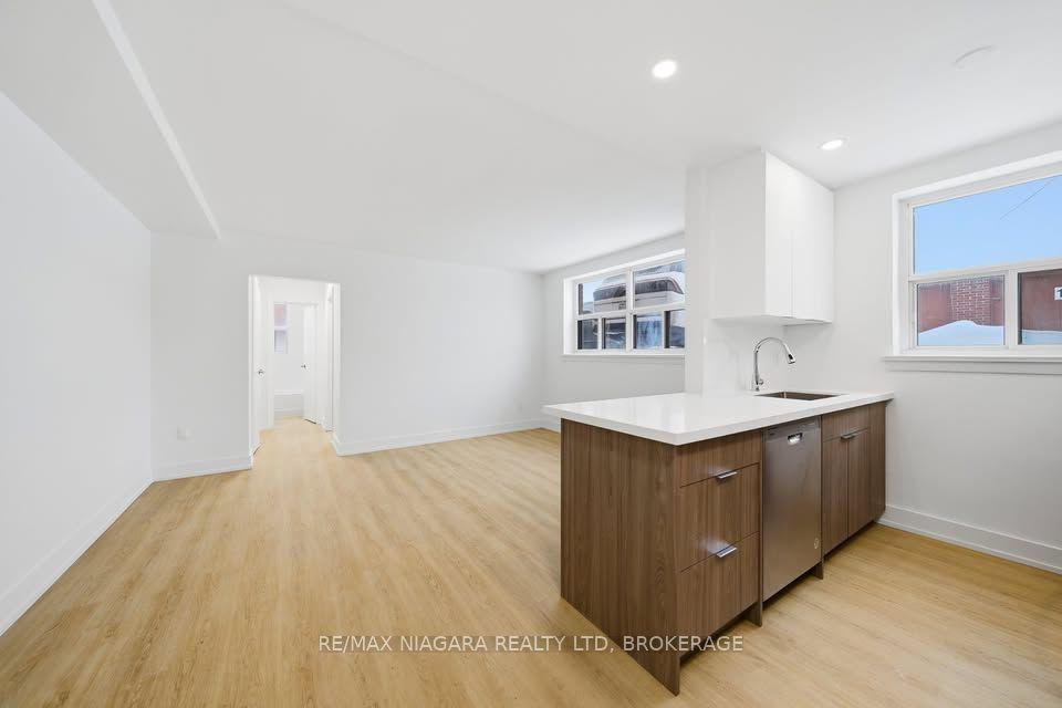 993 O'connor Drive Unit A, Toronto, ON M4B 2T1