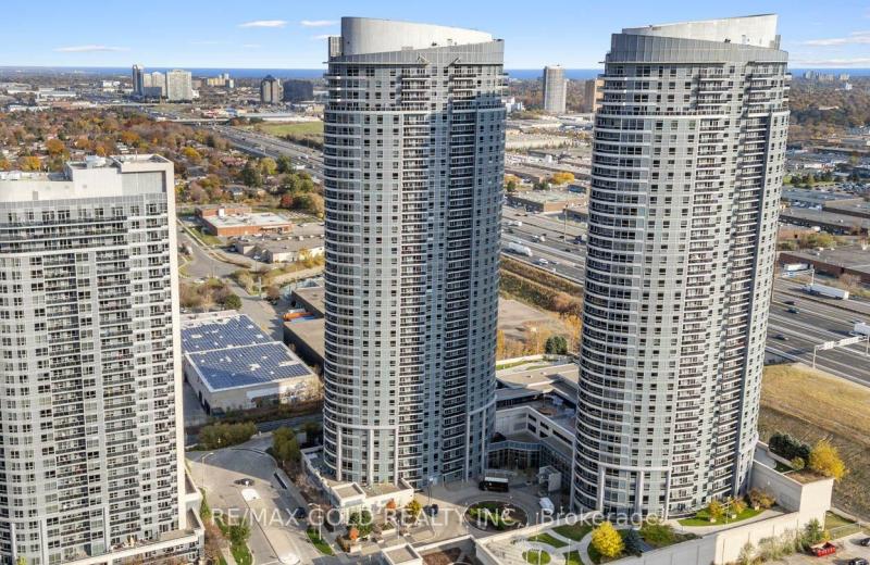 135 Village Green Square, Toronto, ON M1S 0G3
