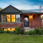 6 Barrett Road, Toronto, ON M4B 1V9