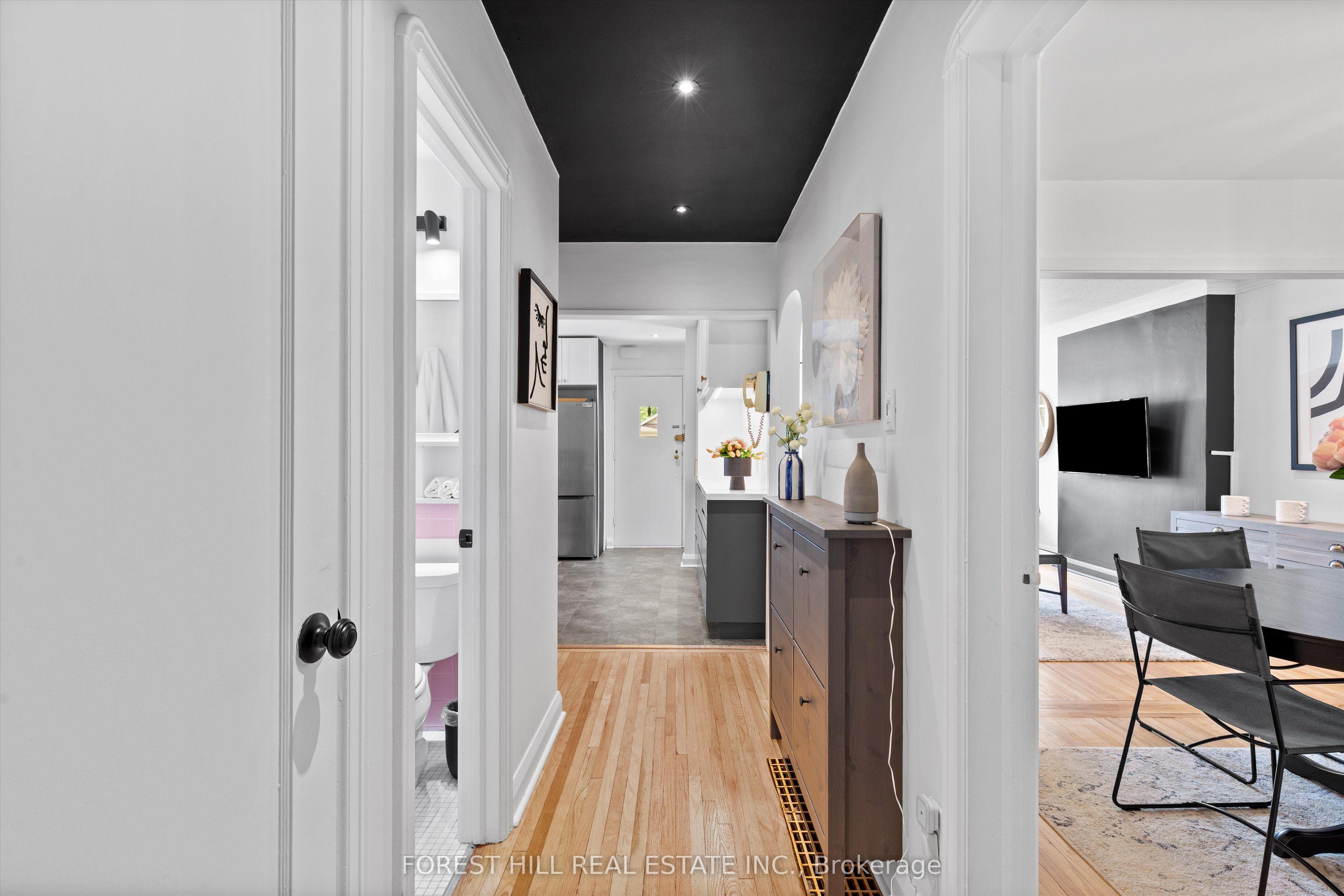 6 Barrett Road, Toronto, ON M4B 1V9