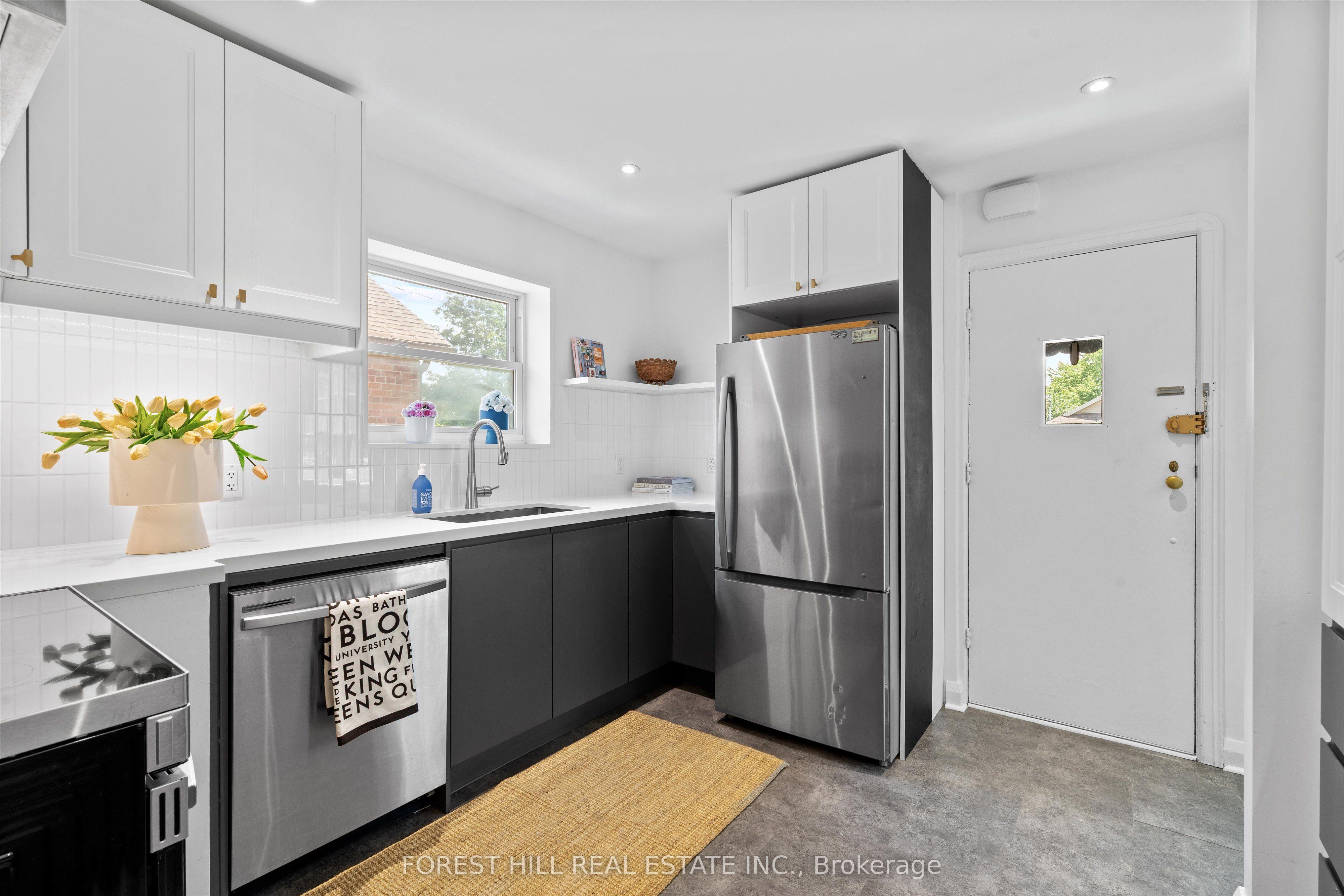 6 Barrett Road, Toronto, ON M4B 1V9