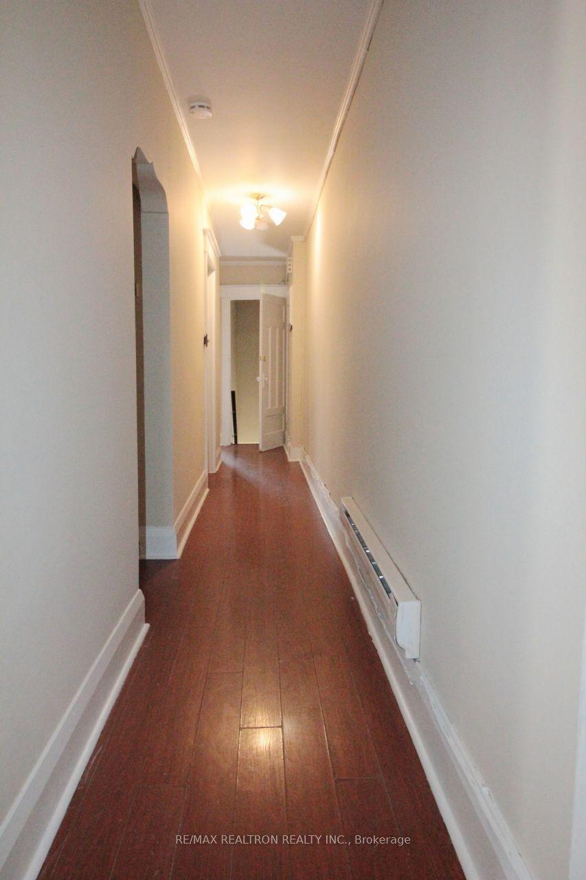 788 Broadview Avenue # A, Toronto, ON M2K 4P7