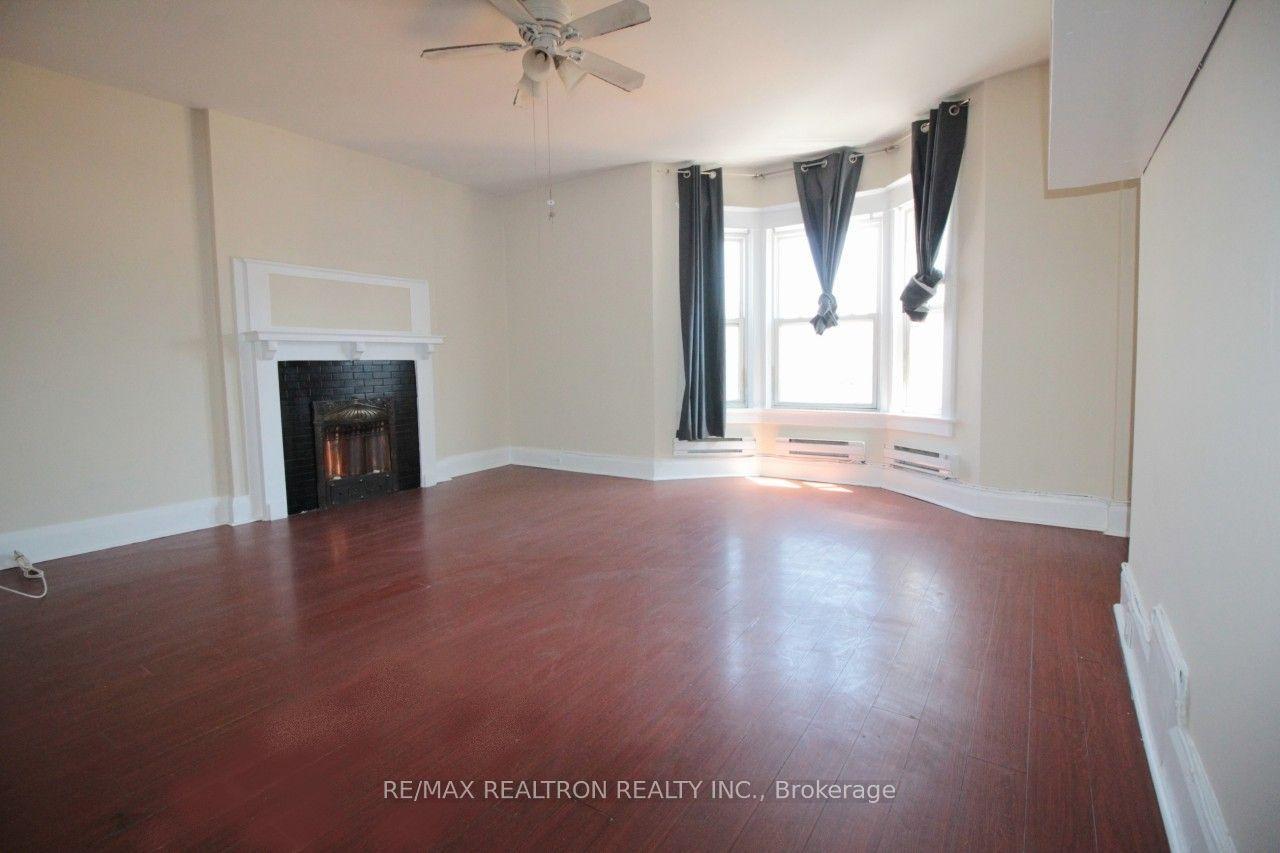 788 Broadview Avenue # A, Toronto, ON M2K 4P7
